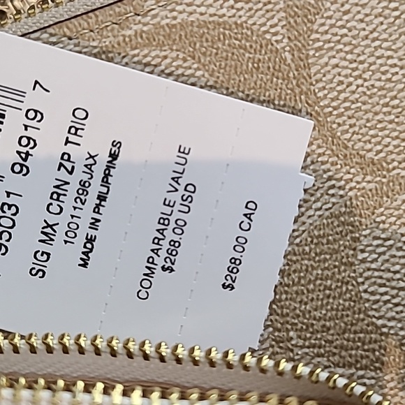 Coach Corner Zip Trio In Signature Canvas NWT - Picture 7 of 8